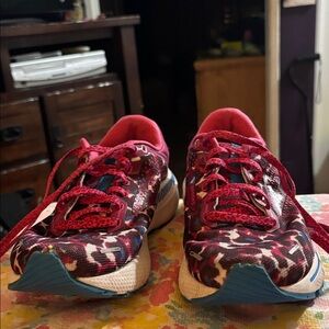 Brooks Women's Multicolor Pink Camo Running Shoes shoes have been washed.